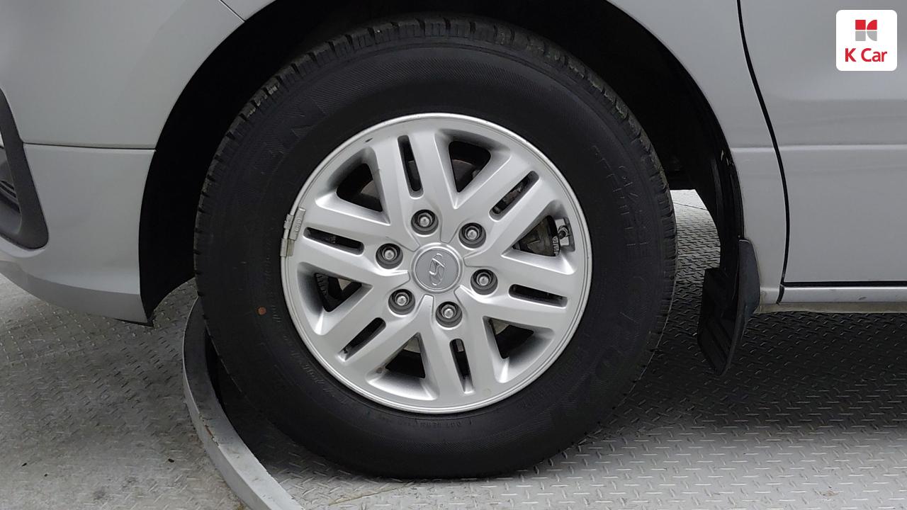 HYUNDAI The New Grand Starex 3-Seater Diesel Van