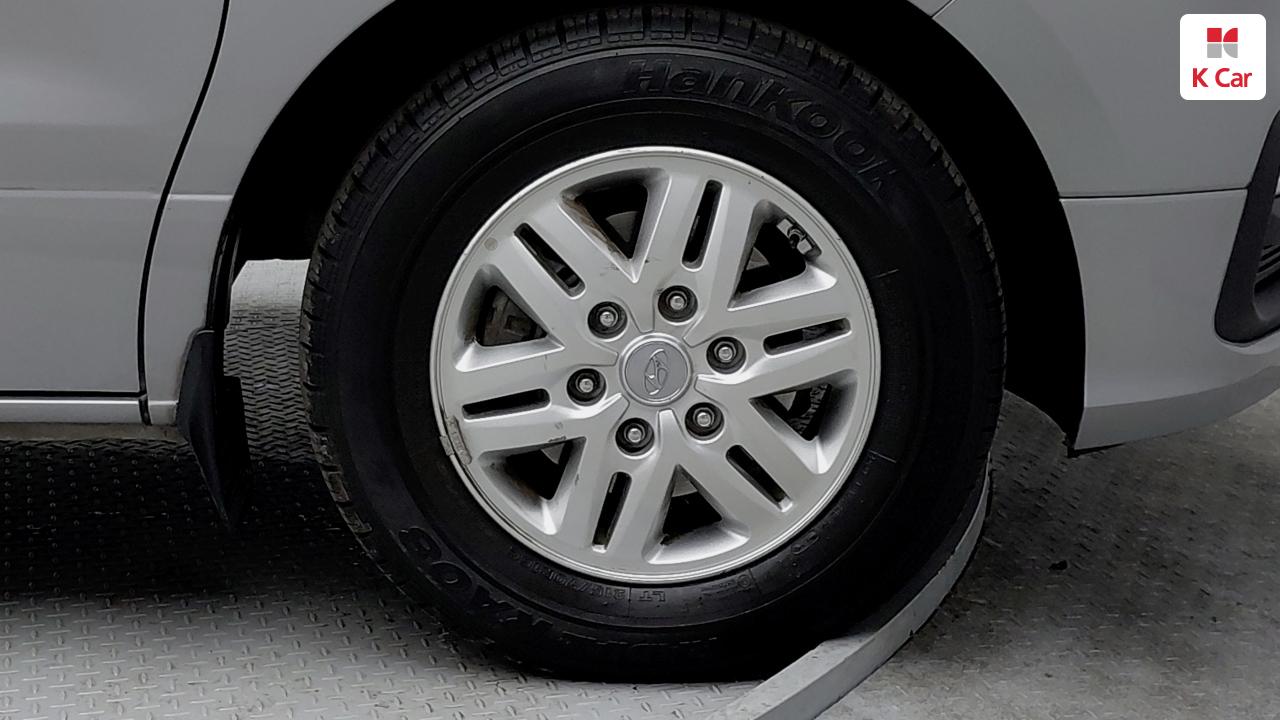 HYUNDAI The New Grand Starex 3-Seater Diesel Van