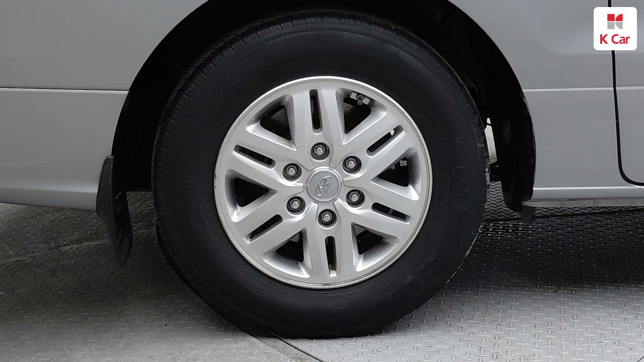 HYUNDAI The New Grand Starex 3-Seater Diesel Van
