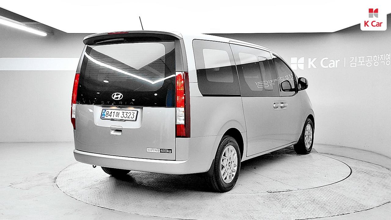HYUNDAI Staria 3.5 LPG Cargo 5-Seater