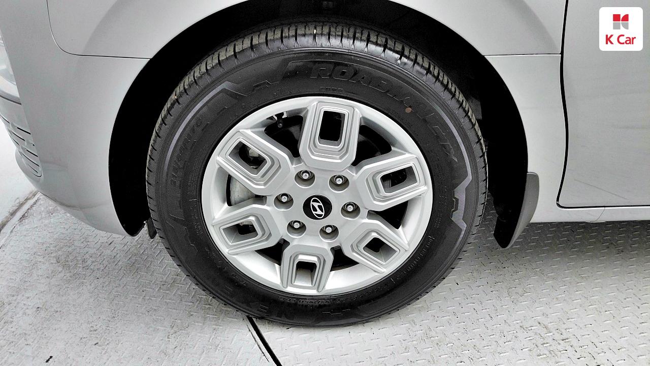 HYUNDAI Staria 3.5 LPG Cargo 5-Seater
