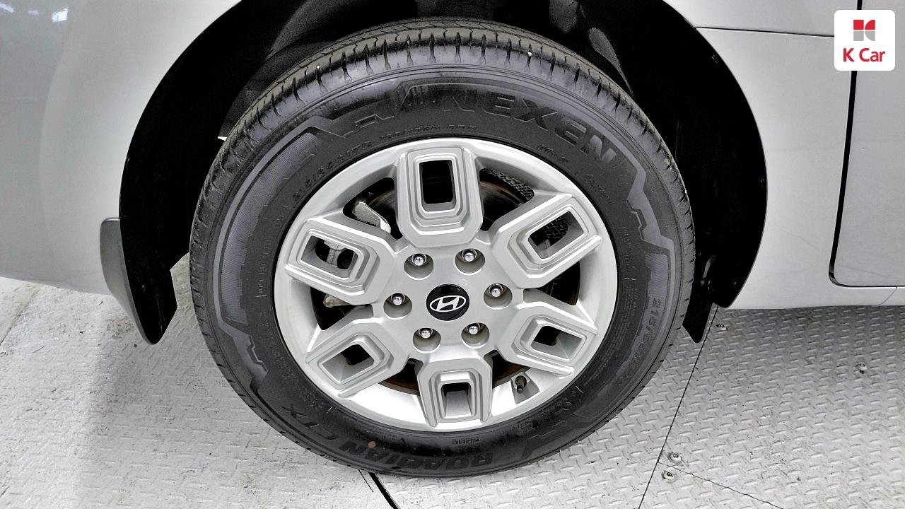 HYUNDAI Staria 3.5 LPG Cargo 5-Seater