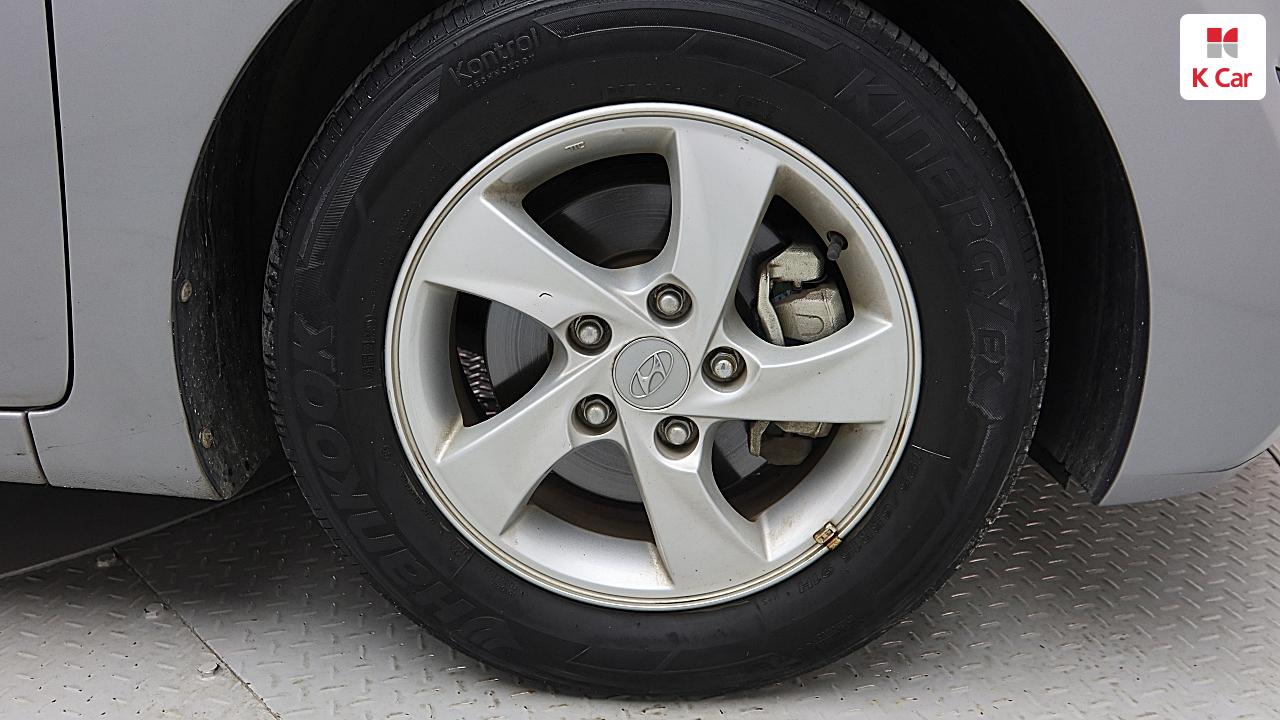 HYUNDAI The New Avante MD 1.6 GDI