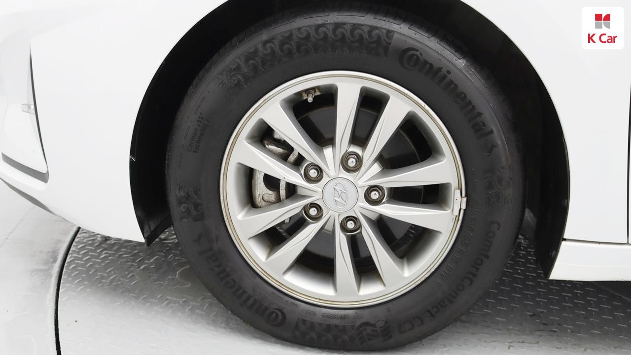 HYUNDAI The New Avante AD 1.6 Gasoline