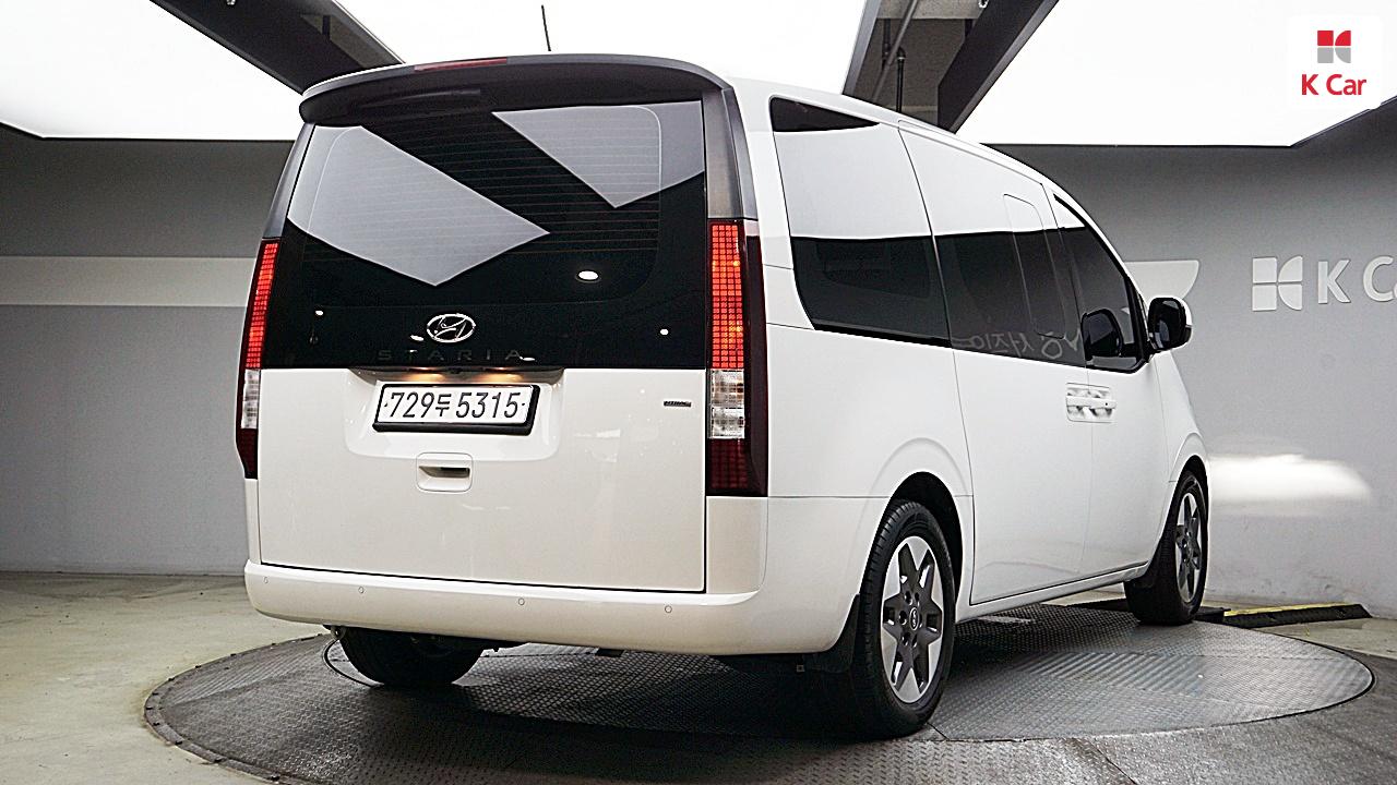 HYUNDAI Staria 2.2 Diesel Tourer 11-Seater 4W