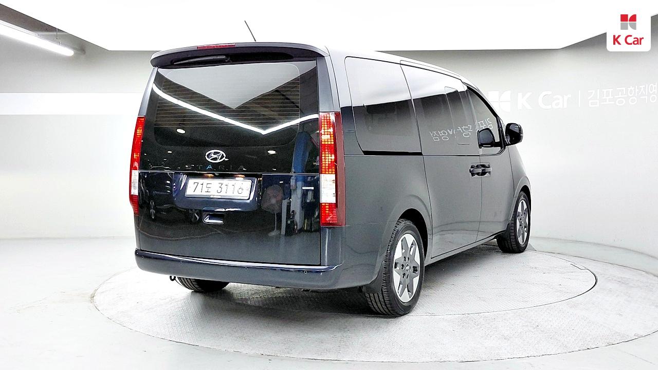 HYUNDAI Staria 2.2 Diesel Tourer 11-Seater 4W
