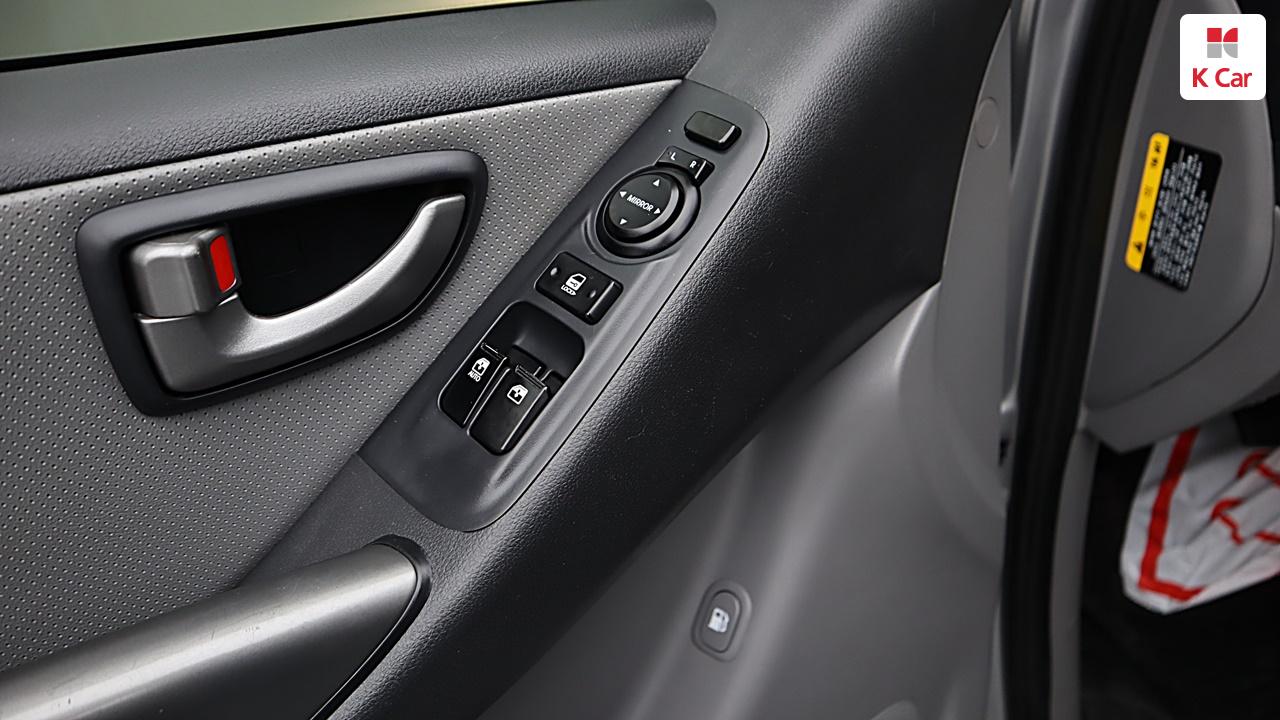 HYUNDAI The New Grand Starex 3-Seater Diesel Van