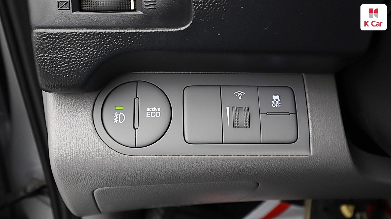 HYUNDAI The New Grand Starex 3-Seater Diesel Van