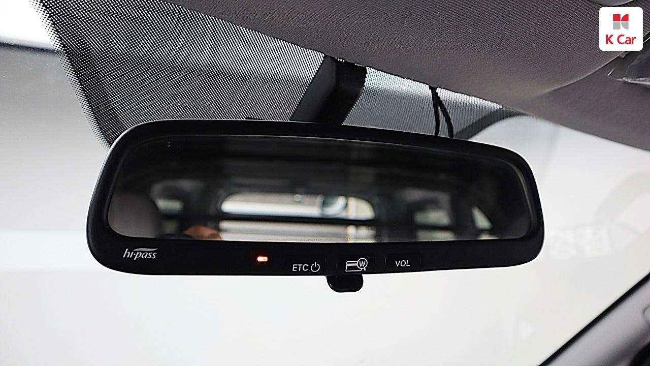HYUNDAI The New Grand Starex 3-Seater Diesel Van