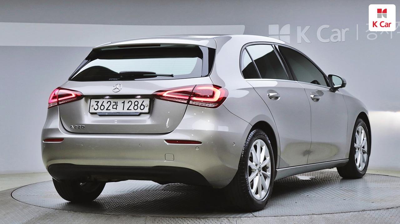 BENZ A-Class (4th Generation) A220