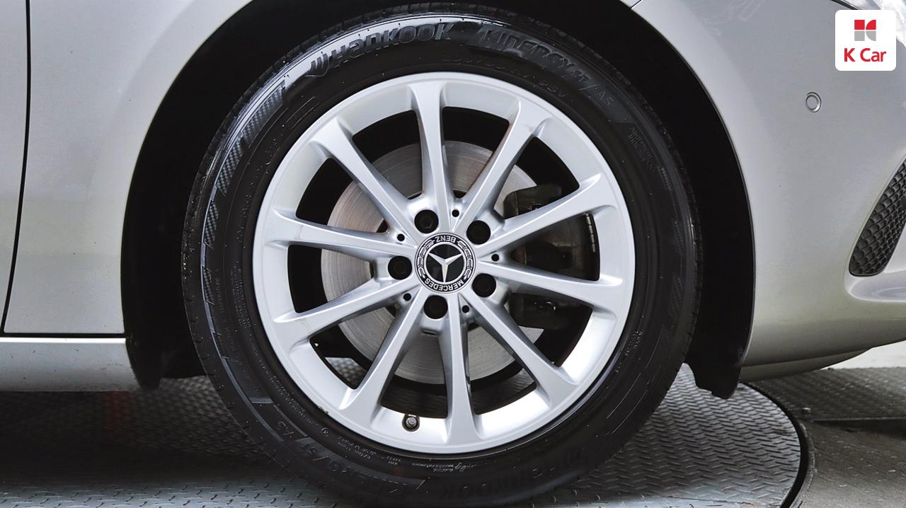 BENZ A-Class (4th Generation) A220