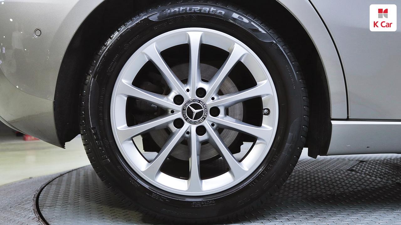 BENZ A-Class (4th Generation) A220