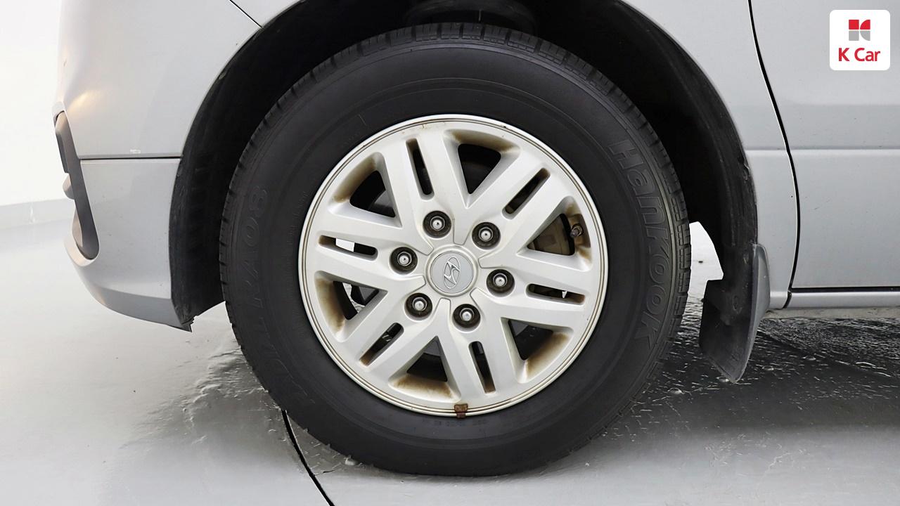 HYUNDAI The New Grand Starex 5-Seater Diesel Van