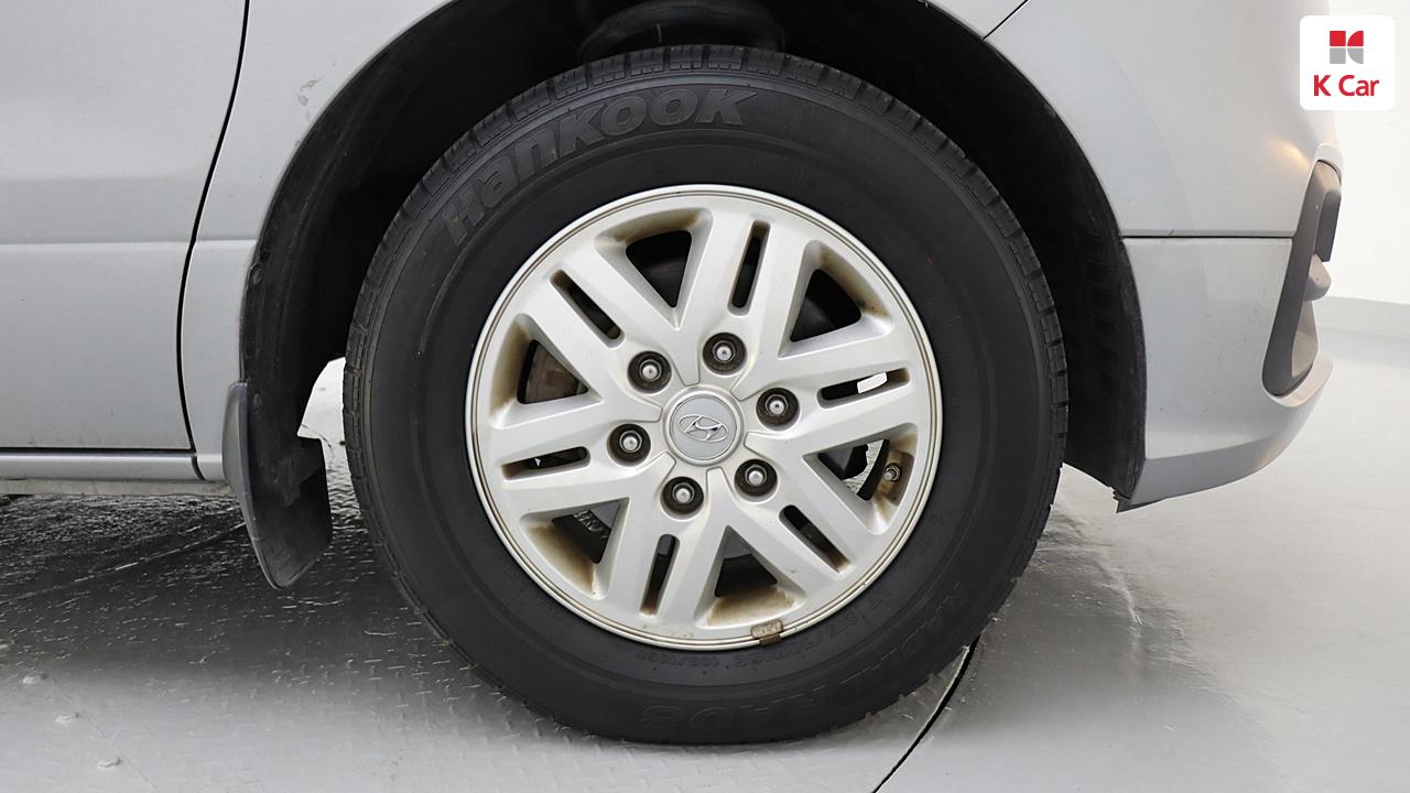 HYUNDAI The New Grand Starex 5-Seater Diesel Van