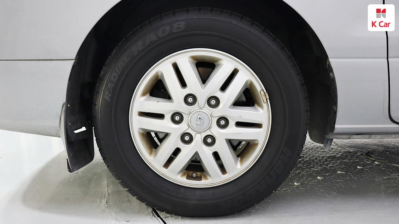 HYUNDAI The New Grand Starex 5-Seater Diesel Van