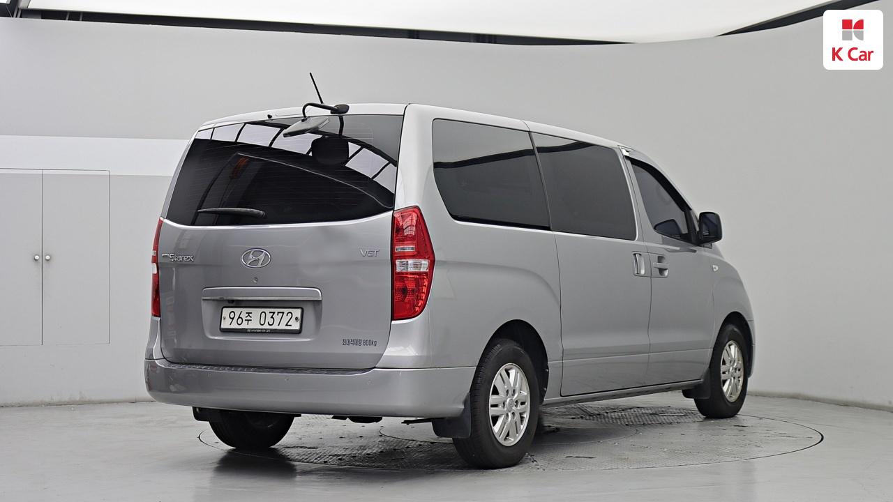 HYUNDAI Grand Starex 3-Seater Diesel Van