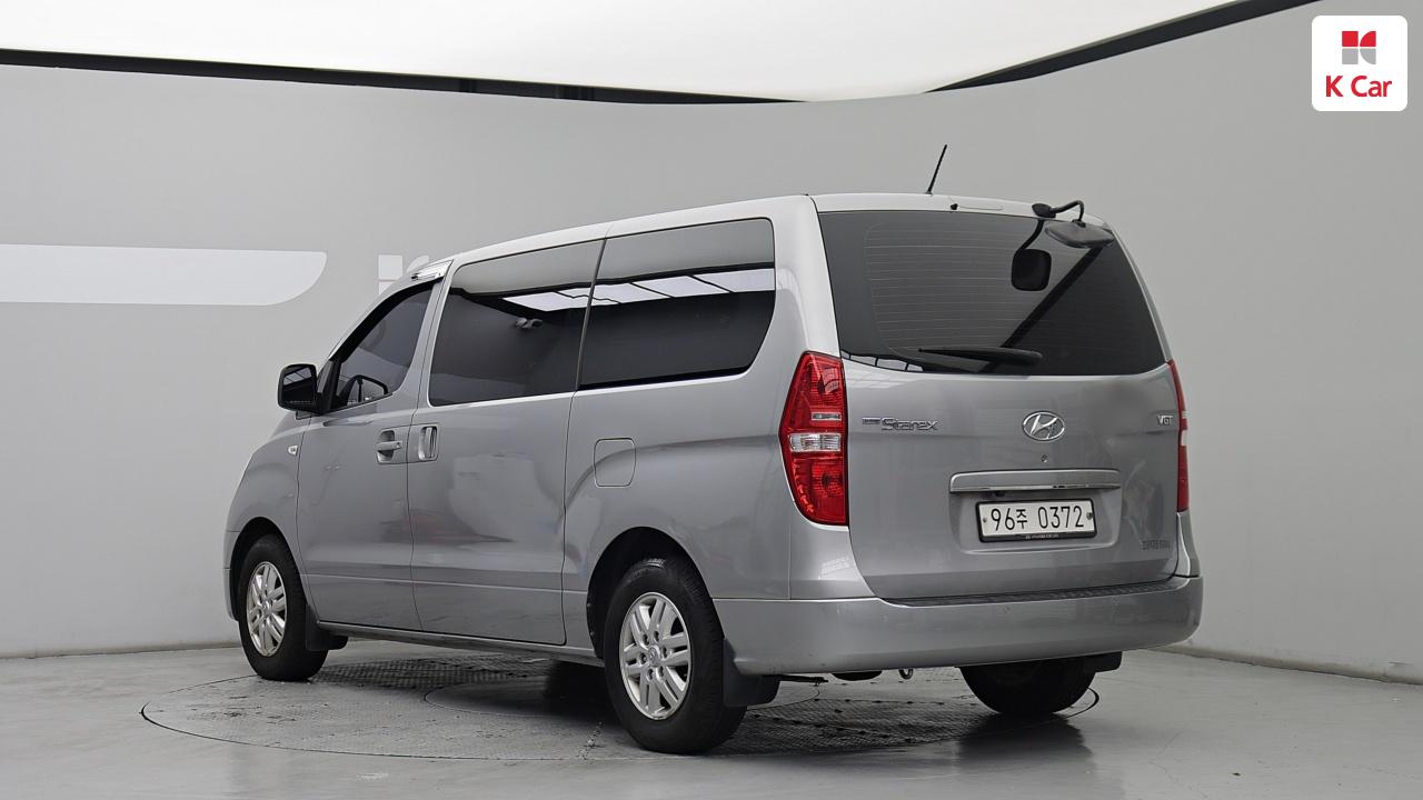 HYUNDAI Grand Starex 3-Seater Diesel Van