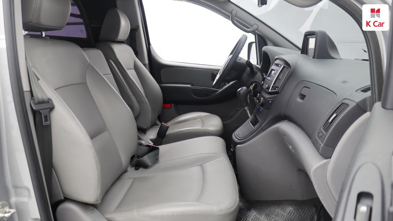 HYUNDAI Grand Starex 3-Seater Diesel Van