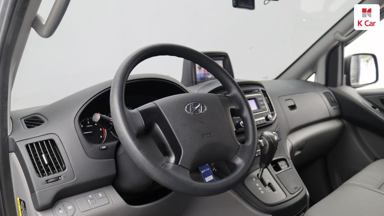 HYUNDAI Grand Starex 3-Seater Diesel Van