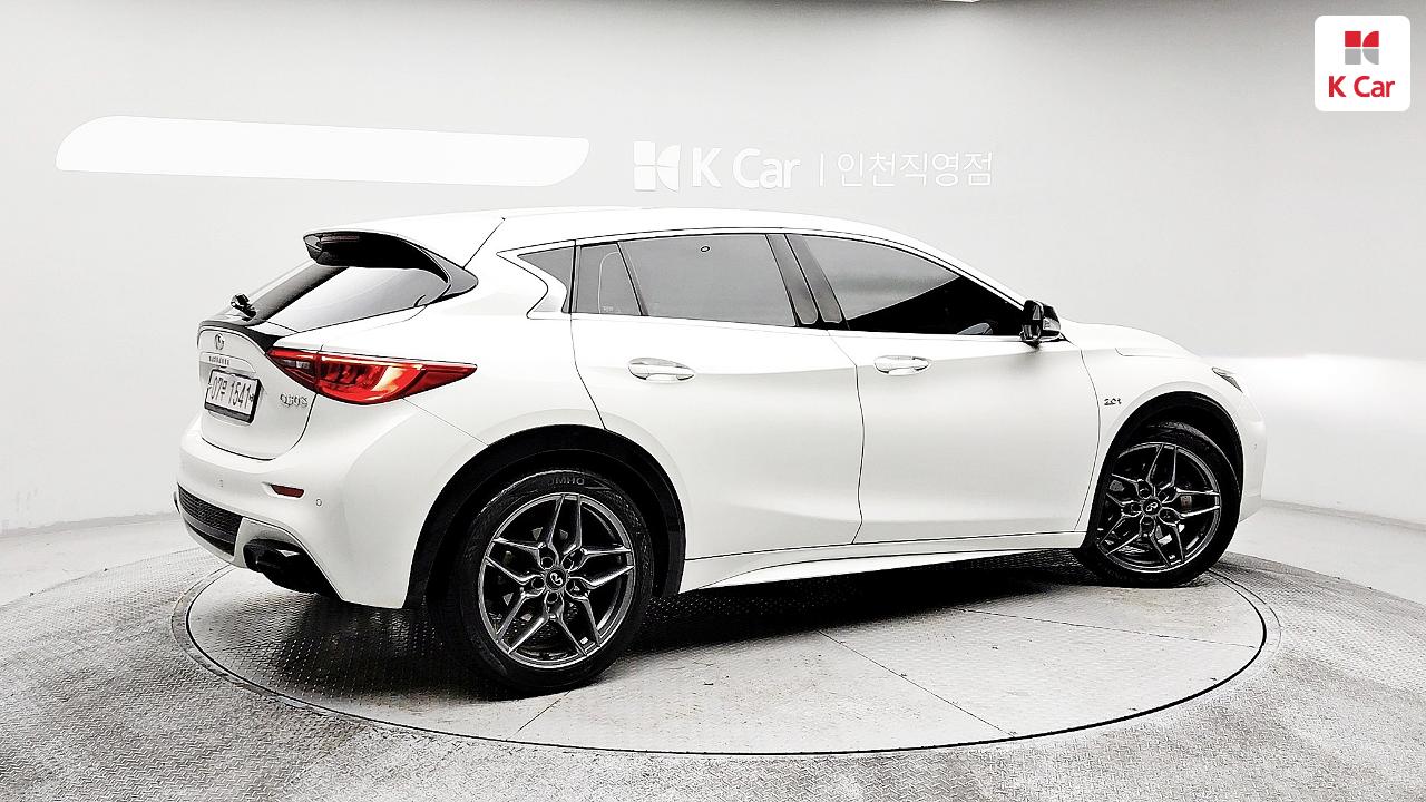 인피니티 Q30 2.0 프리미엄