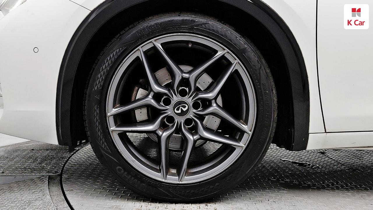 인피니티 Q30 2.0 프리미엄