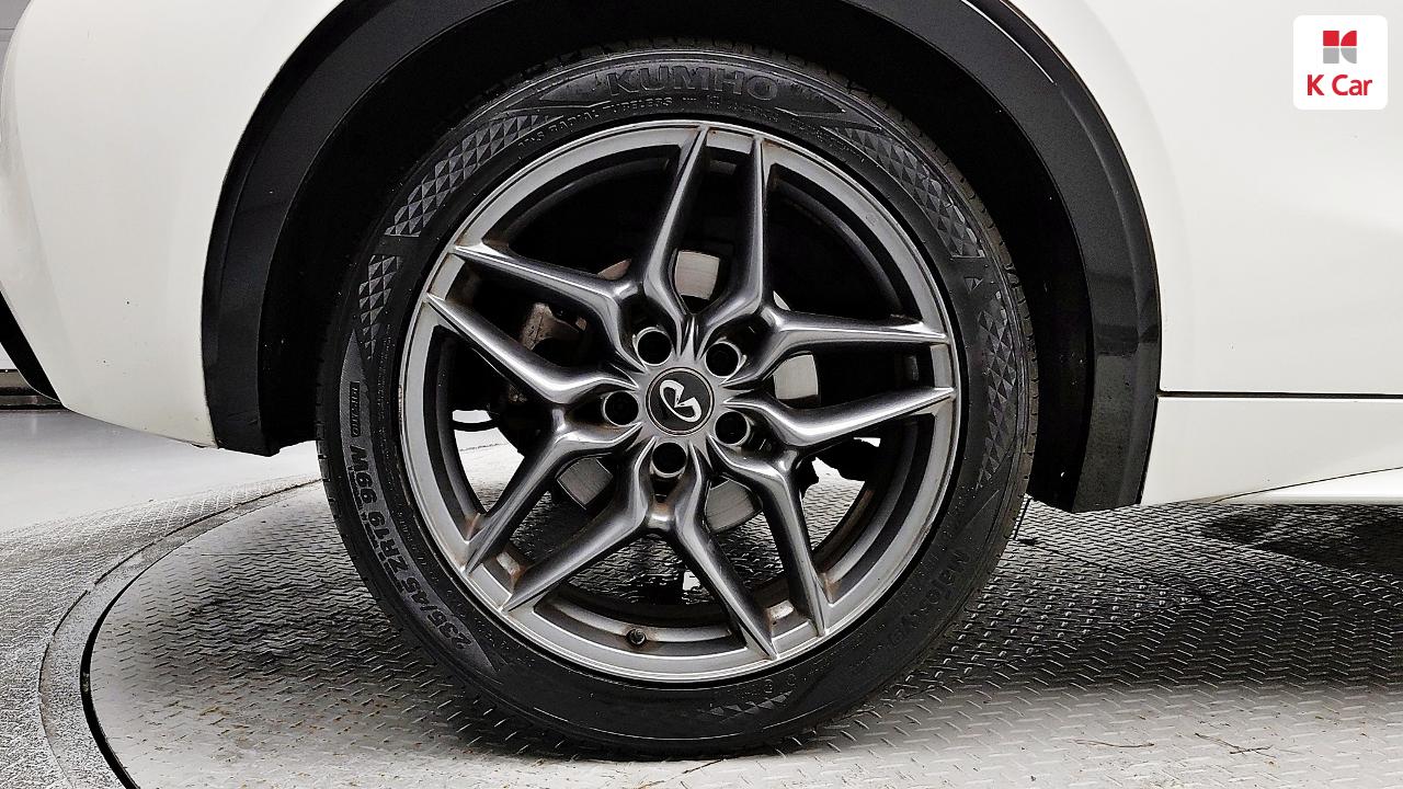 인피니티 Q30 2.0 프리미엄