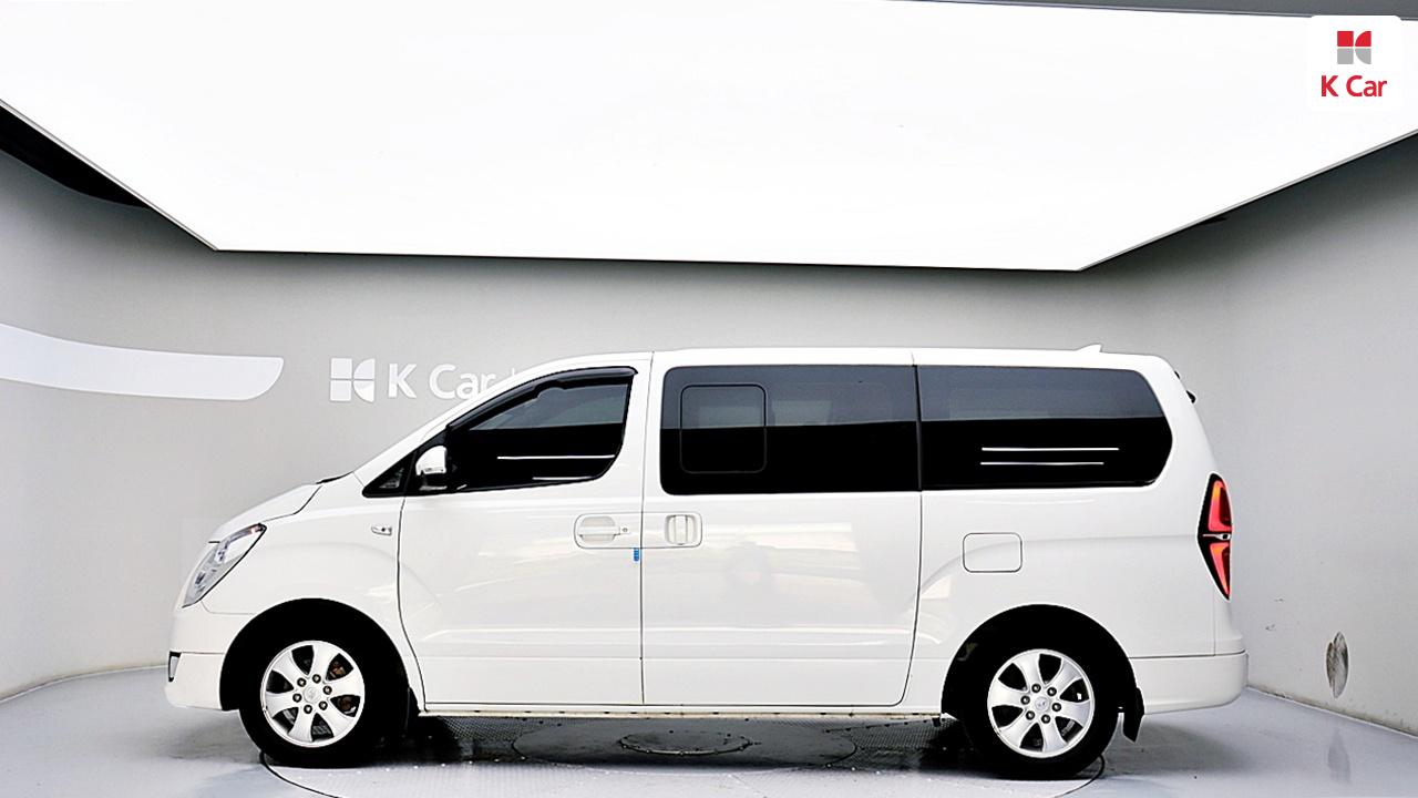 HYUNDAI Grand Starex 5-Seater Diesel Van
