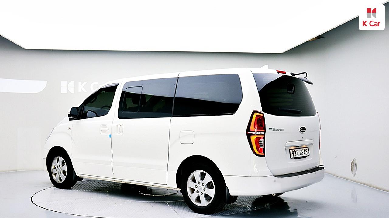 HYUNDAI Grand Starex 5-Seater Diesel Van