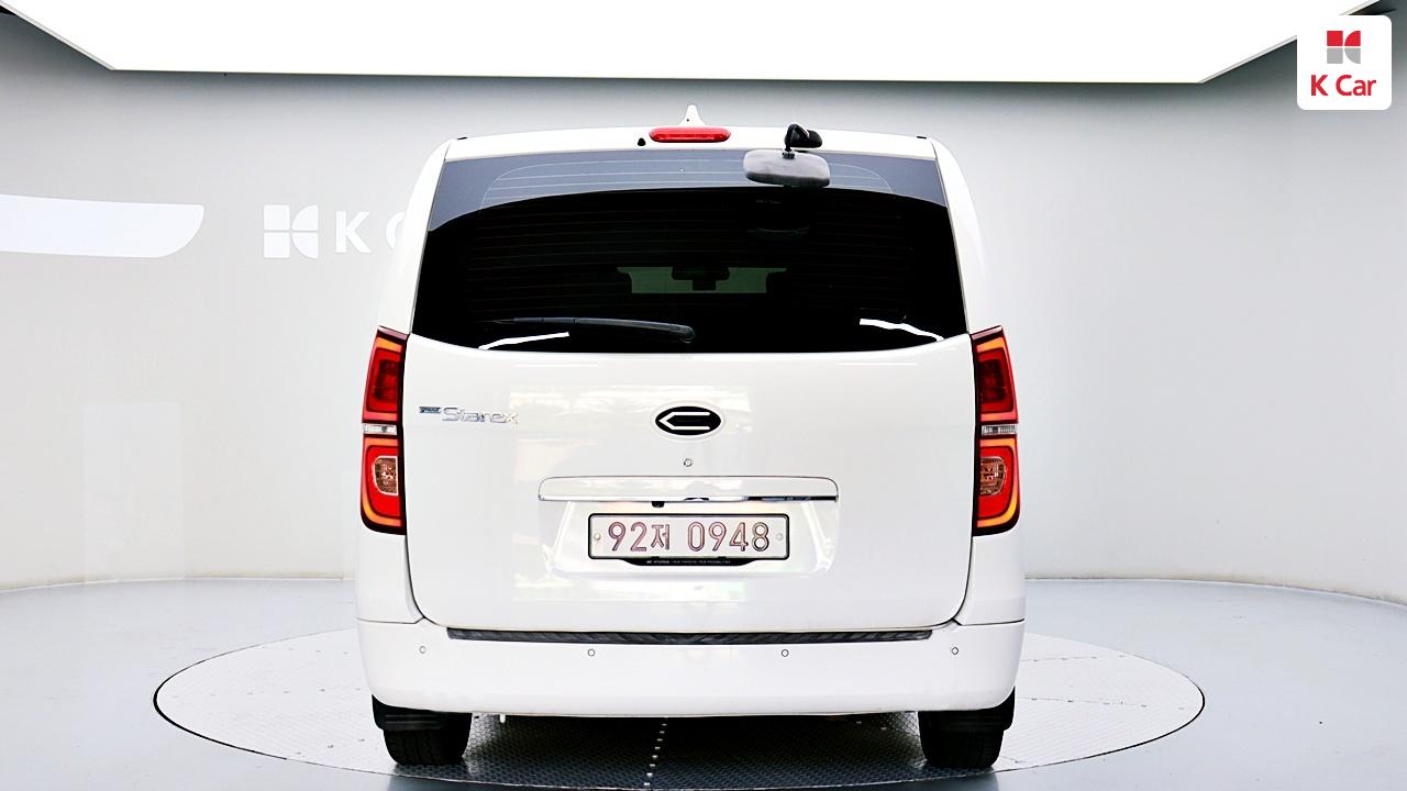 HYUNDAI Grand Starex 5-Seater Diesel Van