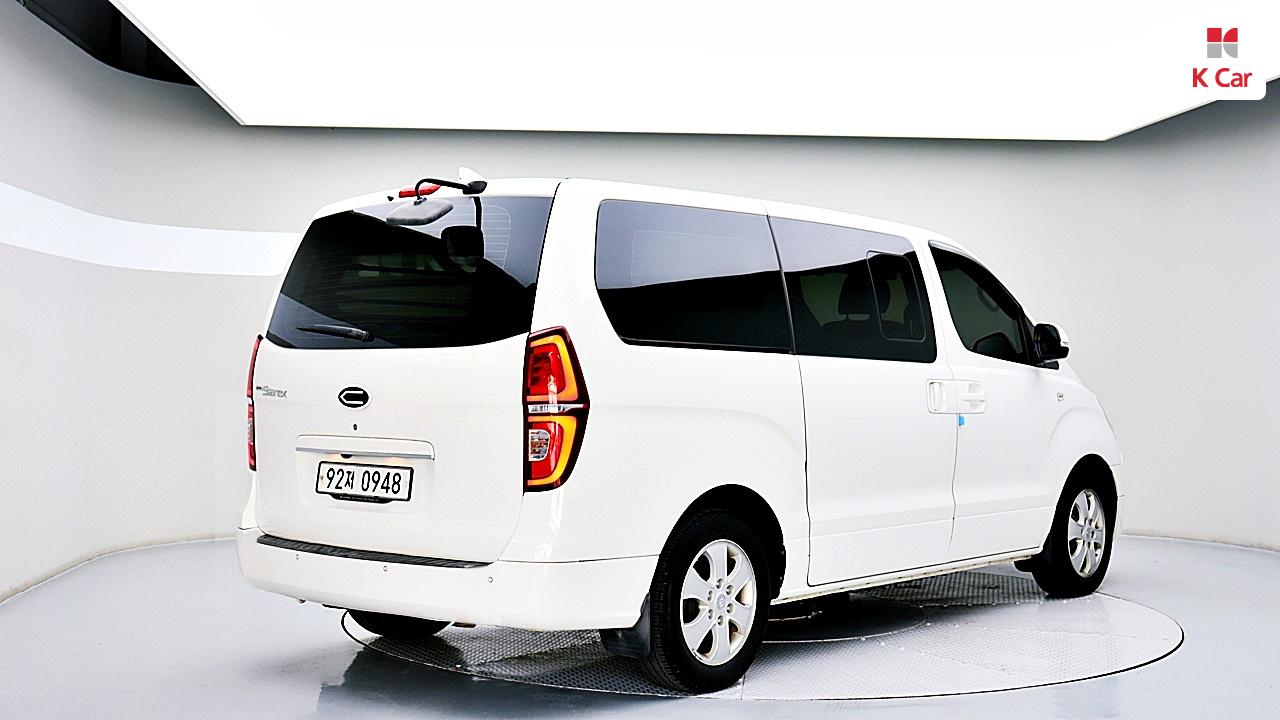 HYUNDAI Grand Starex 5-Seater Diesel Van