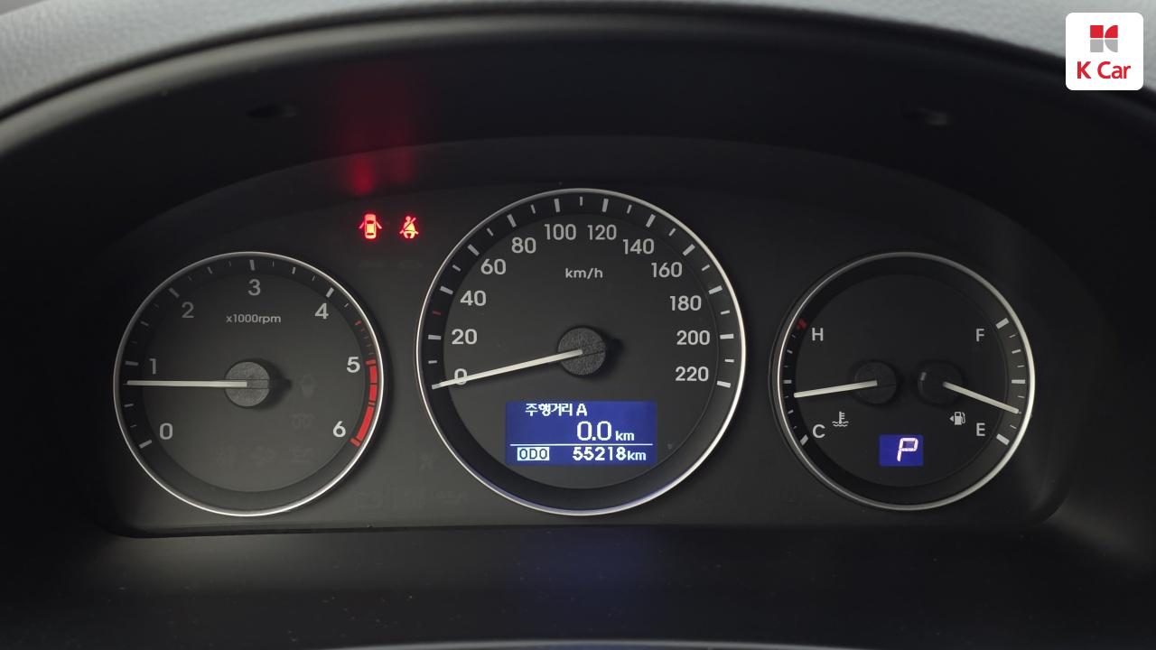 HYUNDAI Grand Starex 3-Seater Diesel Van
