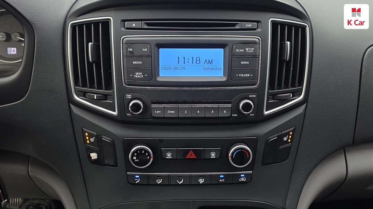 HYUNDAI Grand Starex 3-Seater Diesel Van