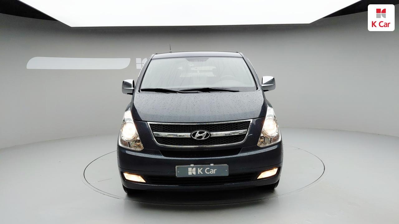 HYUNDAI Grand Starex 5-Seater Diesel Van
