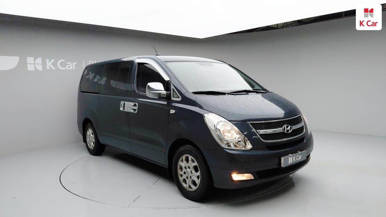 HYUNDAI Grand Starex 5-Seater Diesel Van