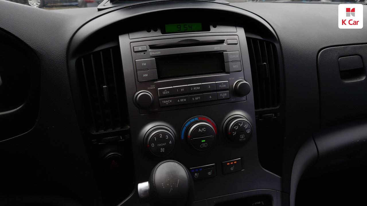 HYUNDAI Grand Starex 5-Seater Diesel Van