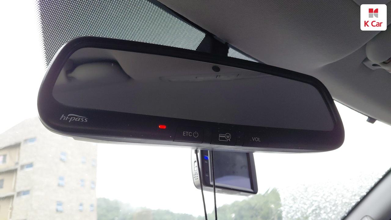 HYUNDAI Grand Starex 5-Seater Diesel Van