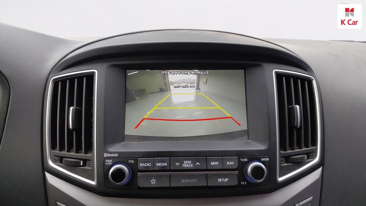 HYUNDAI The New Grand Starex 11-Seater Diesel 4WD