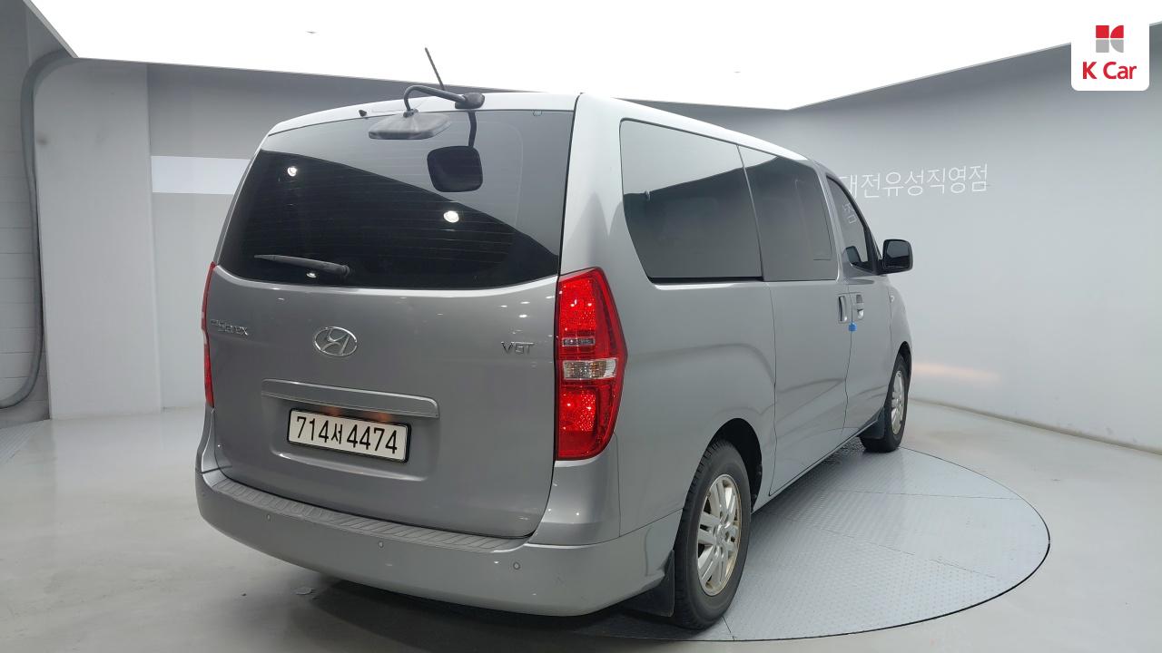 HYUNDAI Grand Starex 12-Seater Diesel