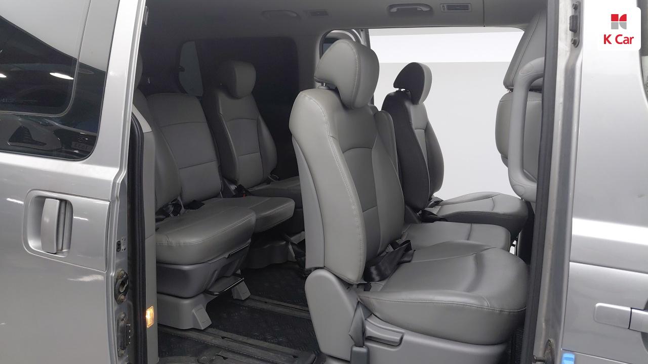 HYUNDAI Grand Starex 12-Seater Diesel