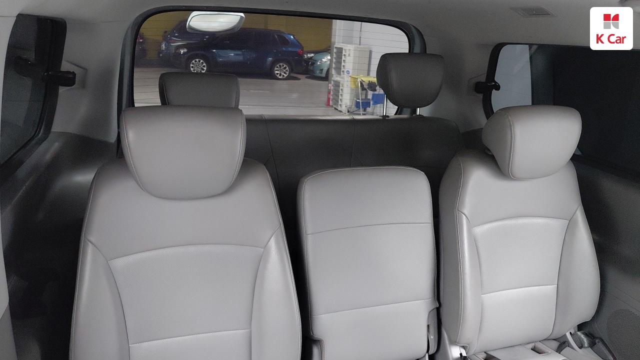 HYUNDAI Grand Starex 12-Seater Diesel