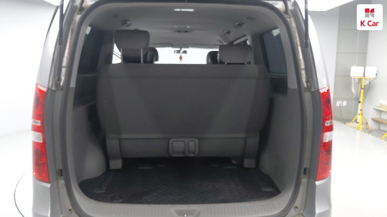 HYUNDAI Grand Starex 12-Seater Diesel
