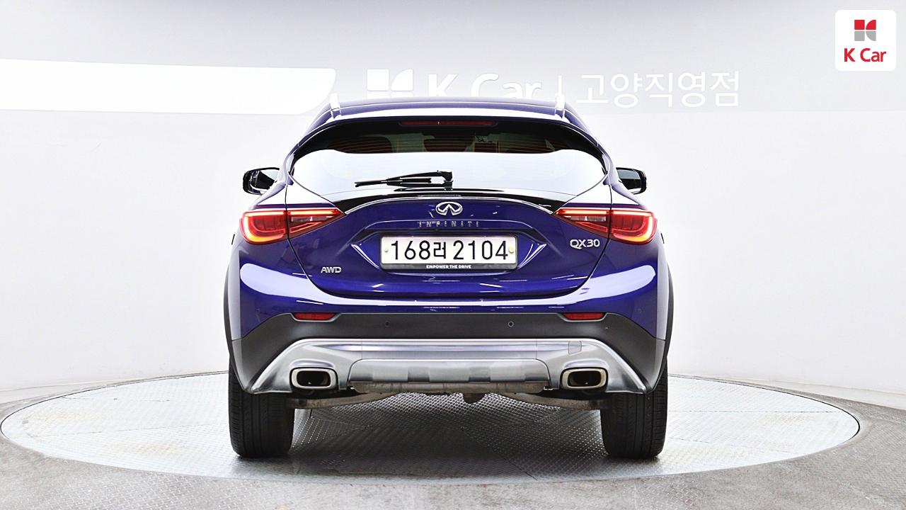 인피니티 QX30 2.0 에센셜 AWD