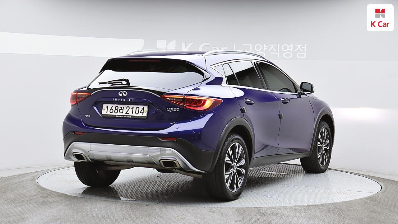 인피니티 QX30 2.0 에센셜 AWD