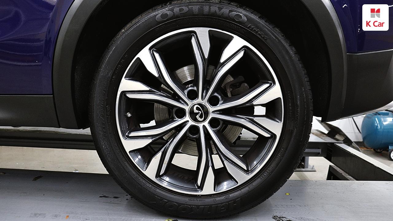 인피니티 QX30 2.0 에센셜 AWD