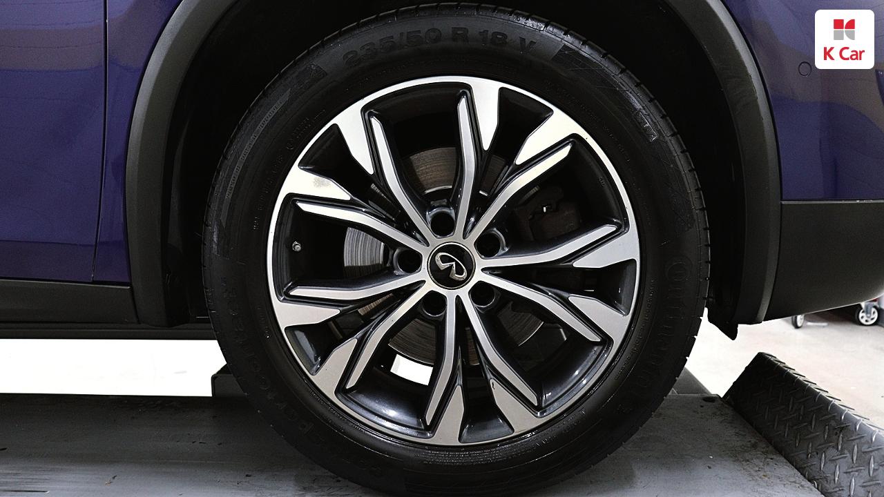 인피니티 QX30 2.0 에센셜 AWD