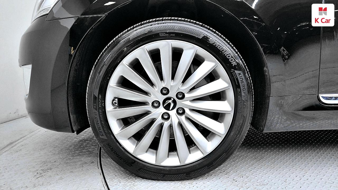 HYUNDAI Ecuus (New Model) VS500