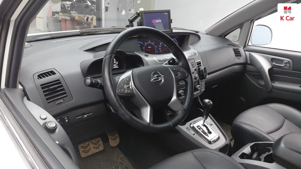 KG MOBILITY(SSANGYONG) New Korando Turismo 2.2 9-Seater 4WD