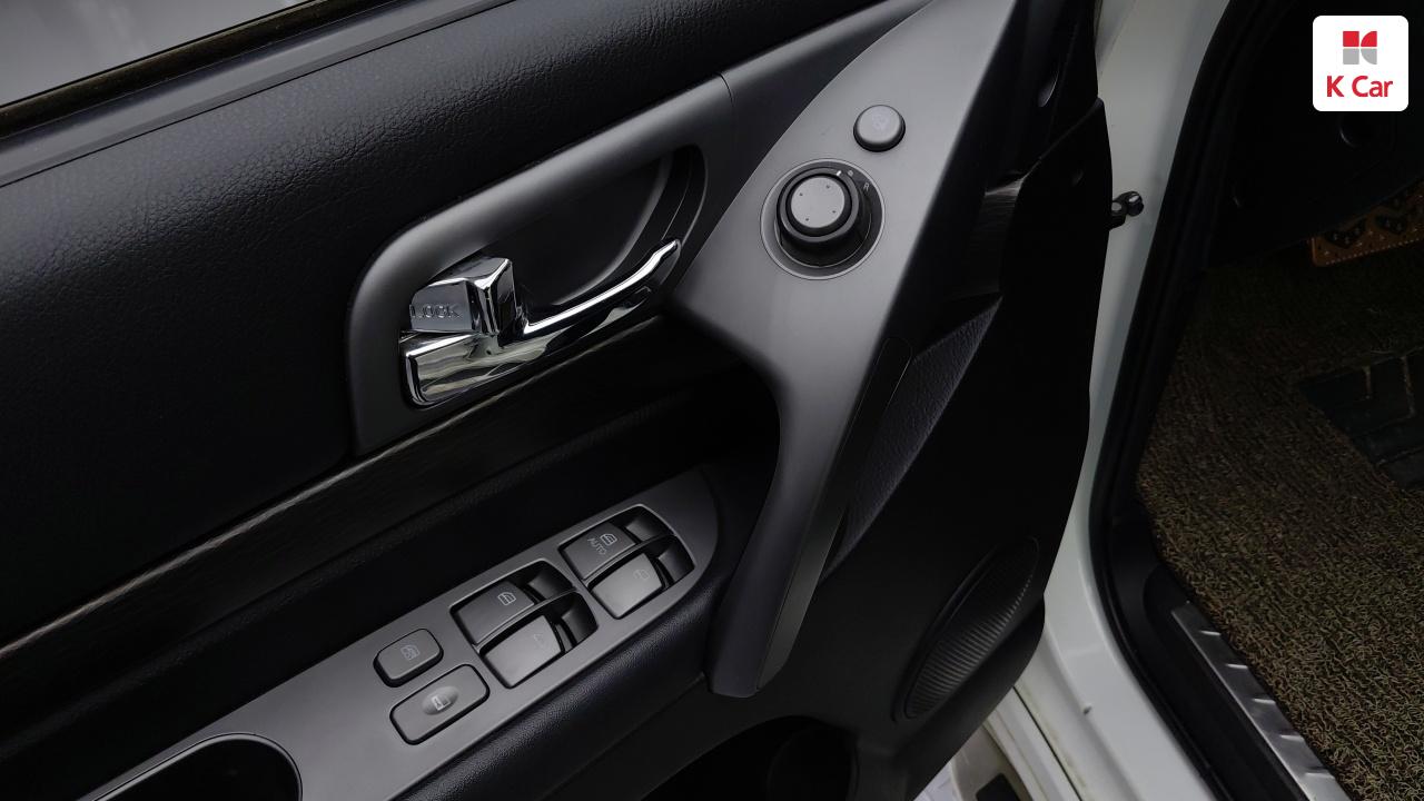 KG MOBILITY(SSANGYONG) New Korando Turismo 2.2 9-Seater 4WD